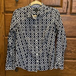 Size 6 no-iron navy/white Talbots blouse